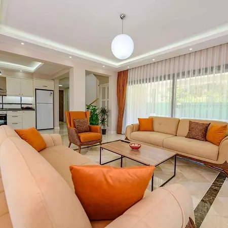 Exclusive With Private Pool, 1002 *