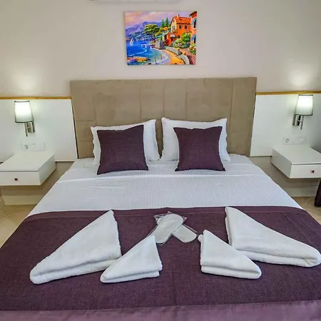 Exclusive With Private Pool, 1002 فتحية