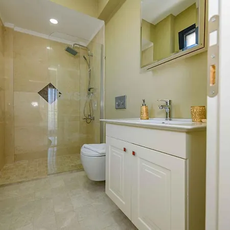 Exclusive With Private Pool, 1002 فيلة *