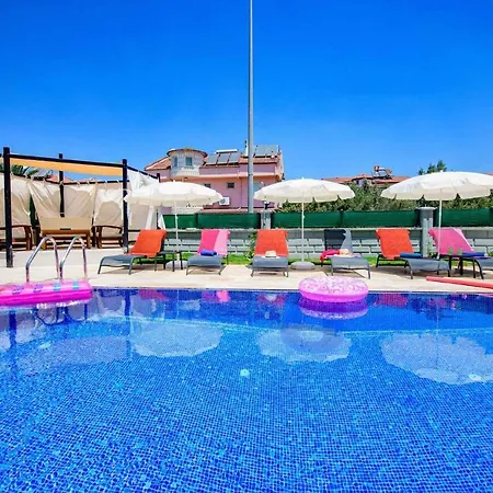 Exclusive With Private Pool, 1002