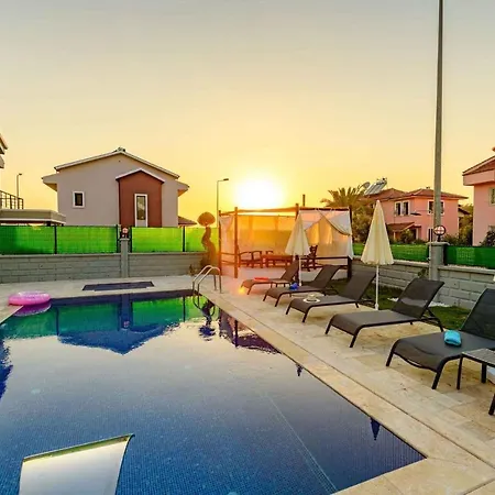 Exclusive With Private Pool, 1002 فيلة