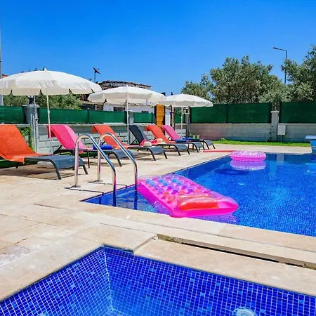 Exclusive With Private Pool, 1002
